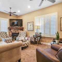 Mountain View Log Cabin w/ Deck & Fireplace
