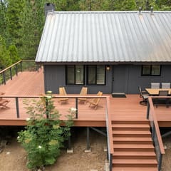 The happy camper! Sleeps 10, Game Room and BBQ