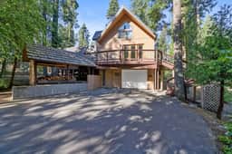 Bear Hugs A-Frame Cabin with Games, AC & BBQ Grill