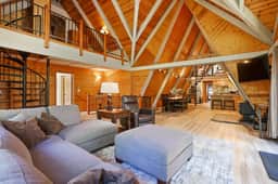 Bear Hugs A-Frame Cabin with Games, AC & BBQ Grill
