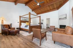 Camp Nelson Lodge Room 10