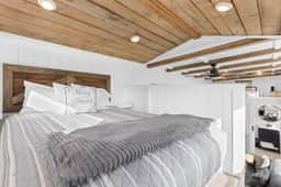 Tiny home in Lindsay with fireplace, 2 Queen lofts - Image 2