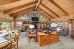 Luxury Chalet |Shaver Lake Views• Game Rm• Hot Tub