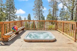 Luxury Chalet |Shaver Lake Views• Game Rm• Hot Tub