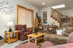 Mins to Lake, enjoy Shaver at PJ's Retreat!