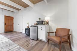 Camp Nelson Lodge | Room 4 | Sierra Nevada Retreat - Image 2