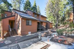 Shaver Escape! Mountain Loft Condo