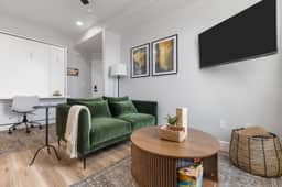 Stylish Downtown Studio Loft Above Tap Yard