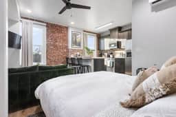 Downtown Studio Loft Above Tulare's Tap Yard - Image 5