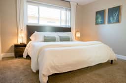 Stylish Fresno Apartment Near Fig Garden Village
