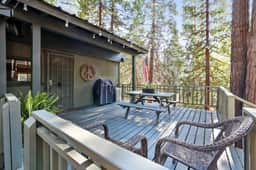 The Hideaway- Walk to DT, Hike to the Lake!