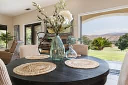 The Ranch Guesthouse, wake up to serenity! 