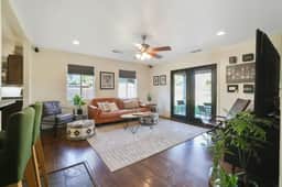 Tulare Vintage Soul House: Pet Friendly, Gym and Bar - Image 2