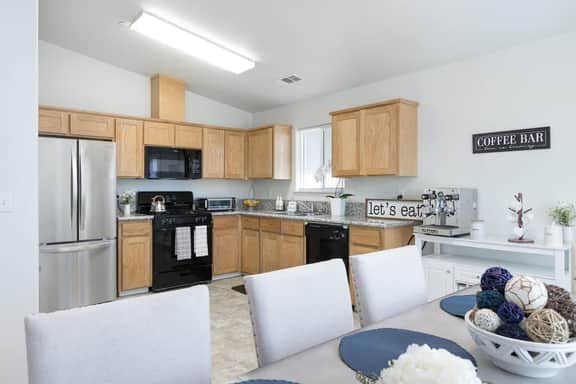 Bright & Comfy House Near NAS with Free Parking