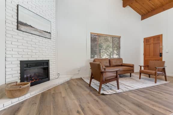 Camp Nelson Lodge Room 10