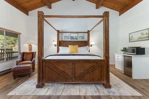 Camp Nelson Lodge Room 10