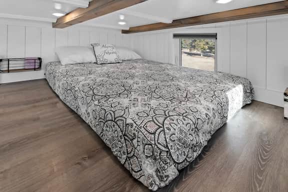 Tiny home in Lindsay with fireplace, 2 Queen lofts - Image 3