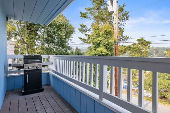 Coastal Pines Chalet by Moonstone Beach 