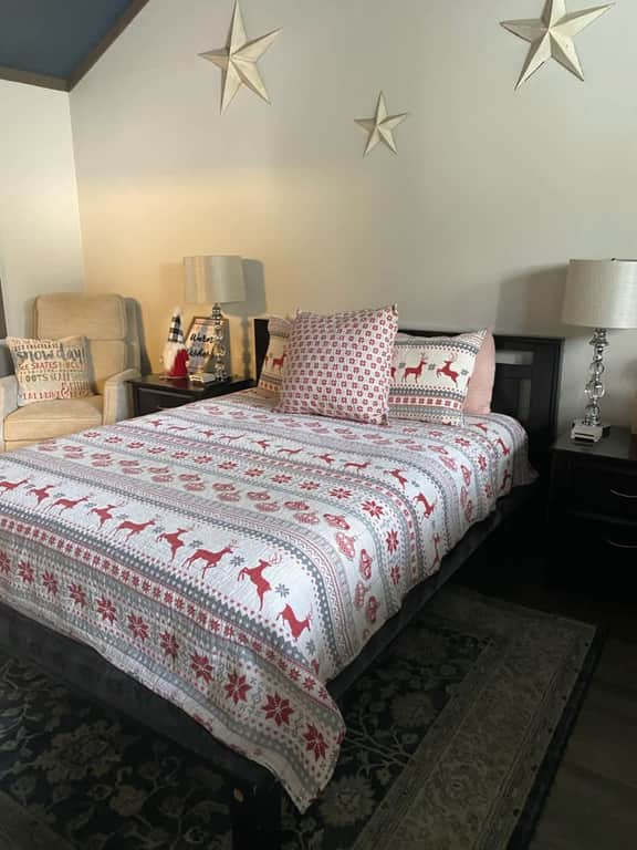 Shaver Escape! Mountain Loft Condo