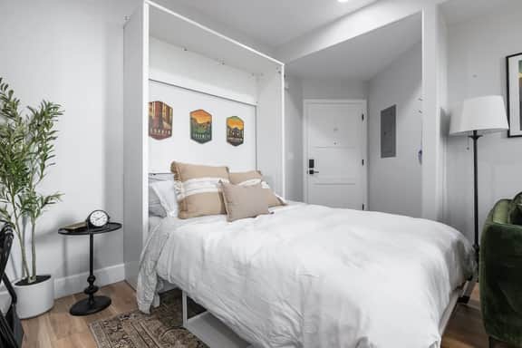 Downtown Studio Loft Above Tulare's Tap Yard - Image 3