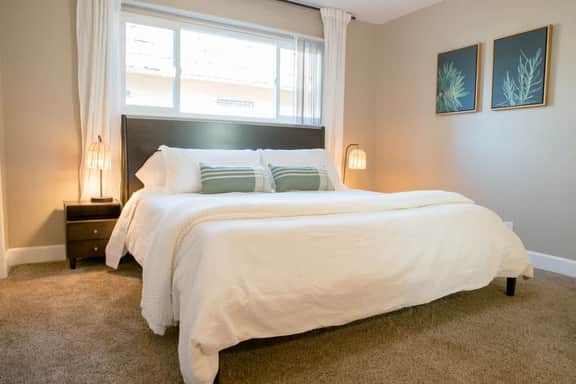 Stylish Fresno Apartment Near Fig Garden Village