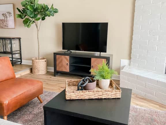 Stylish Fresno Apartment Near Fig Garden Village