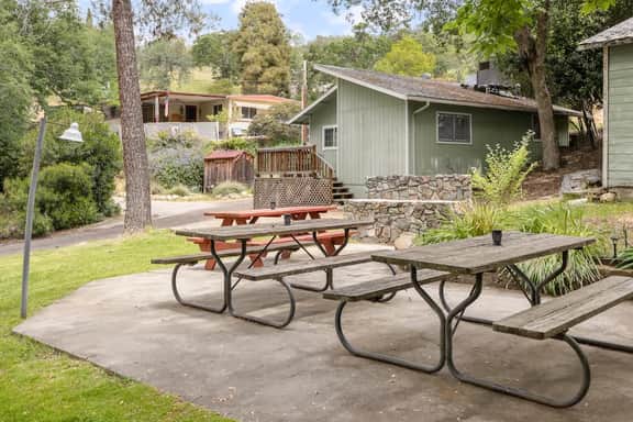 The General Sherman Cabin Sequoia Motel