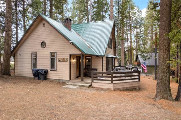 The Herold's Shaver Lake Retreat | BBQ, Fire pit+