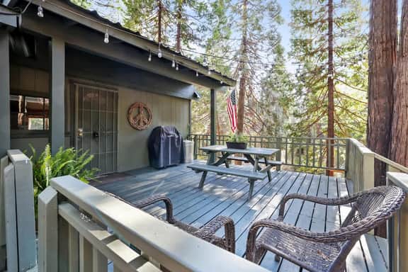 The Hideaway- Walk to DT, Hike to the Lake!