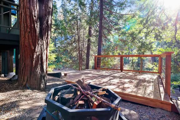 The Hideaway- Walk to DT, Hike to the Lake!