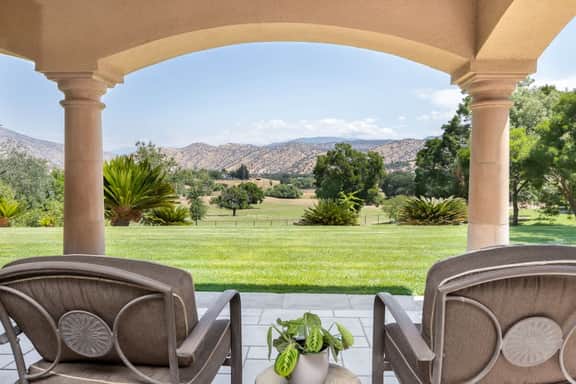The Ranch Guesthouse, wake up to serenity! 