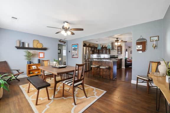 Tulare Vintage Soul House: Pet Friendly, Gym, Bar+
