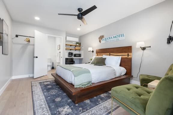 1BR Suite The Belle Sequoia Motel RM 9 w pool 