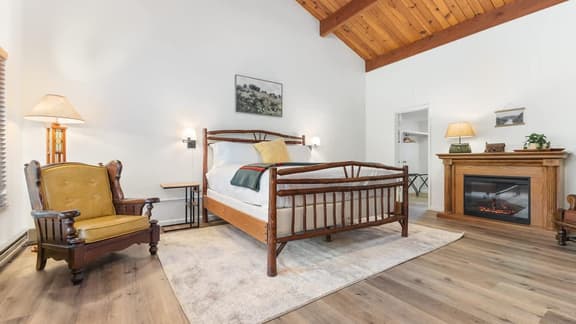 Camp Nelson Lodge | Room 6 | Sierra Nevada Retreat - Image 1
