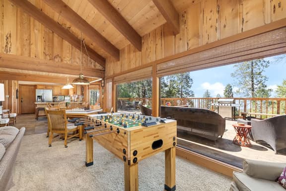 Luxury Chalet |Shaver Lake Views• Game Rm• Hot Tub