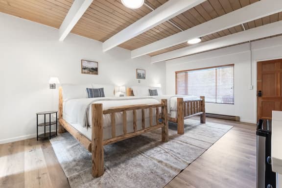 Camp Nelson Lodge | Room 4 | Sierra Nevada Retreat - Image 1
