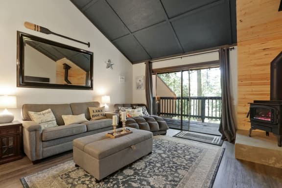 Shaver Escape! Mountain Loft Condo