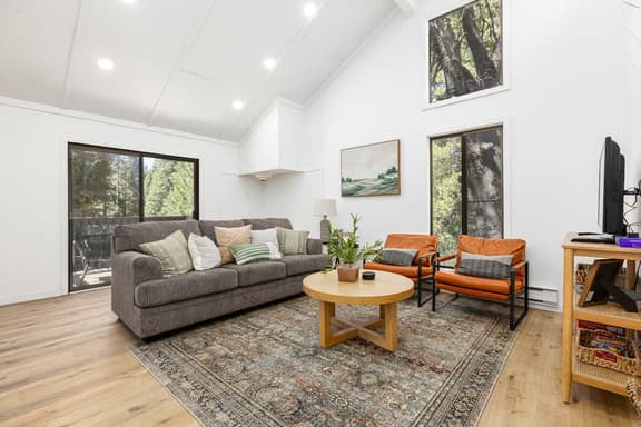 Shaver's Modern Forest Retreat-Pool & Spa