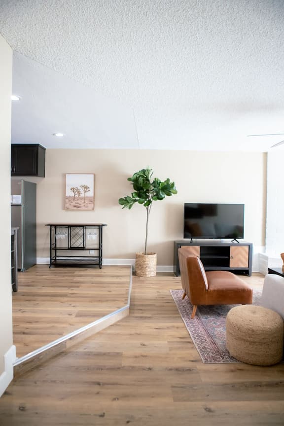 Stylish Fresno Apartment Near Fig Garden Village