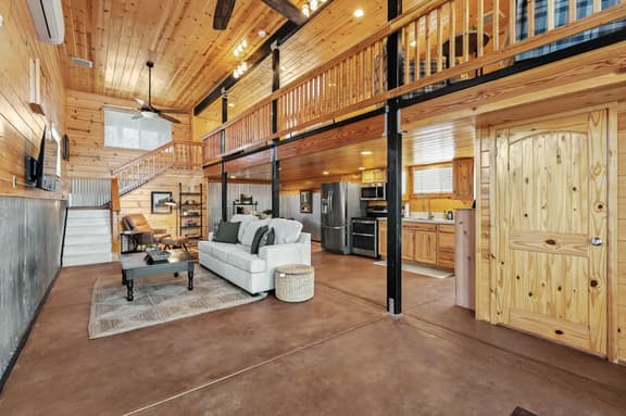 The Pine Loft Family-Friendly Nature Retreat