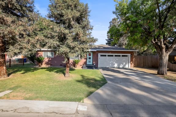 Tulare Vintage Soul House: Pet Friendly, Gym and Bar - Image 1