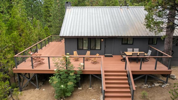 The happy camper! Sleeps 10, Game Room and BBQ - Image 1