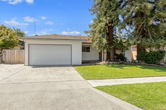 4BR Near Fresno State & Save Mart with large yard! - Image 1